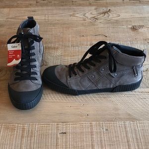 Gabor short laced leather boots. Never worn.